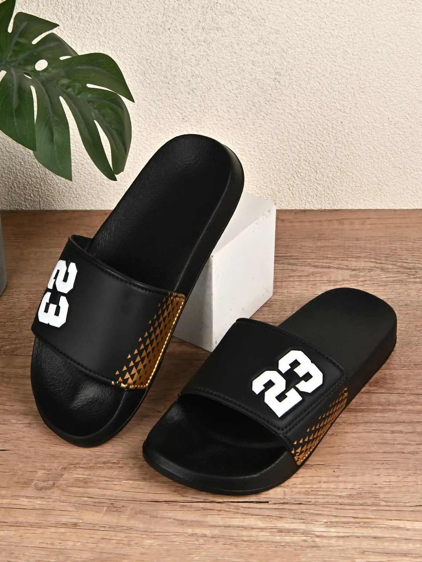2026 Summer Sandals Women Men Fashion slippers Beach Sandals For Soft Light Slipper Anti-slip High Quality Casual Bedroom shoes