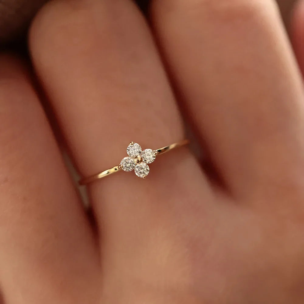 925 Thai Silver Inlaid Four Leaves Clover Zirconia Flower Ring for Women Simple Elegant Good Luck Anniversaries Jewelry Gift