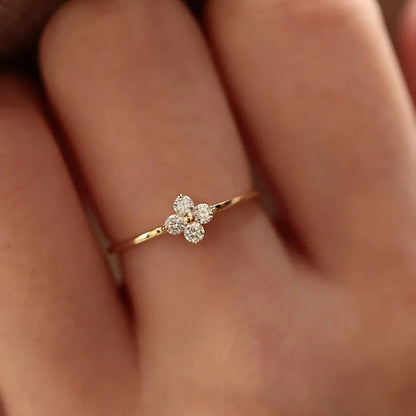 925 Thai Silver Inlaid Four Leaves Clover Zirconia Flower Ring for Women Simple Elegant Good Luck Anniversaries Jewelry Gift