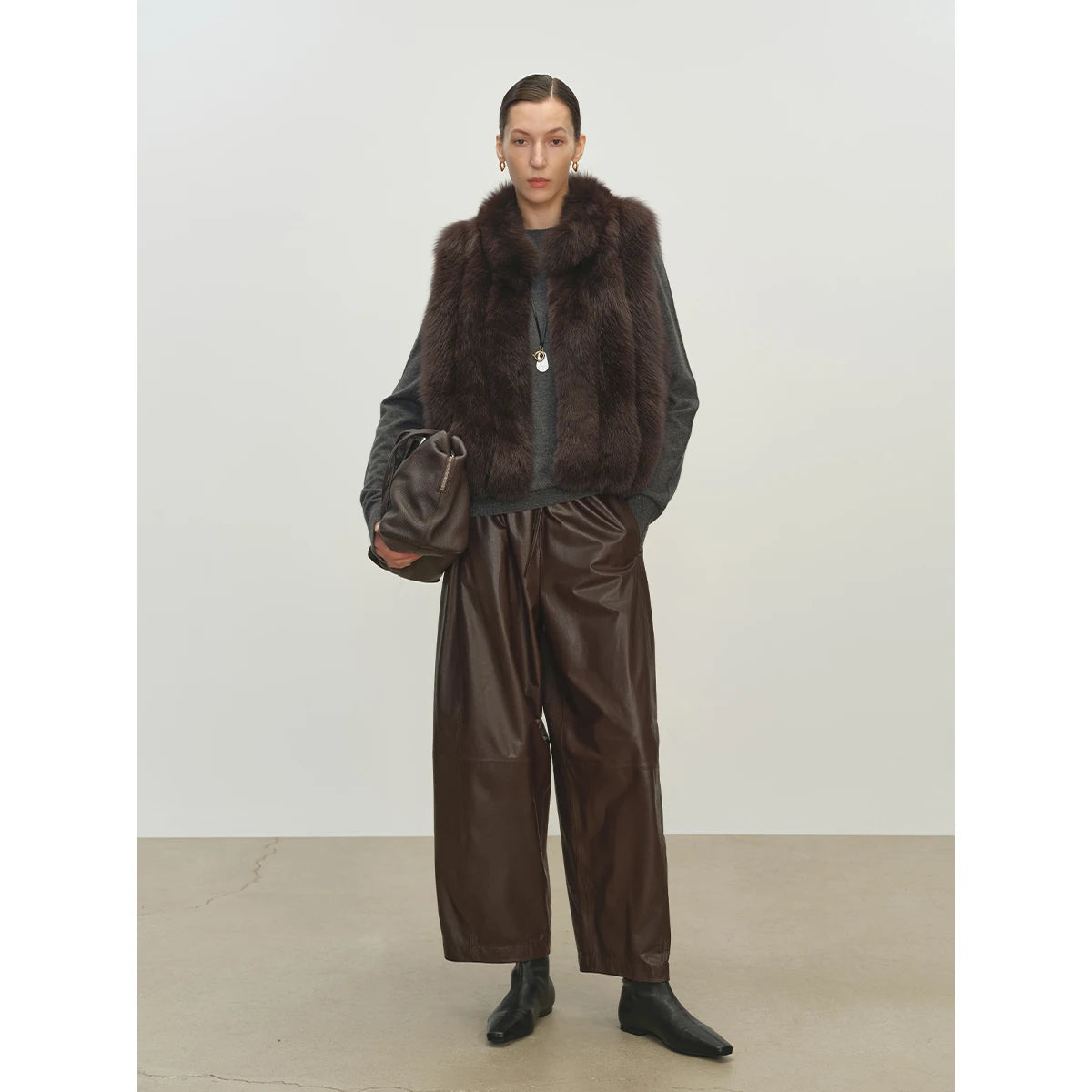 Stylishly stacked, blue fox imported from Finland, back hair, stand-up collar, vertical row fur, vest short Shu Jeju Xuejing