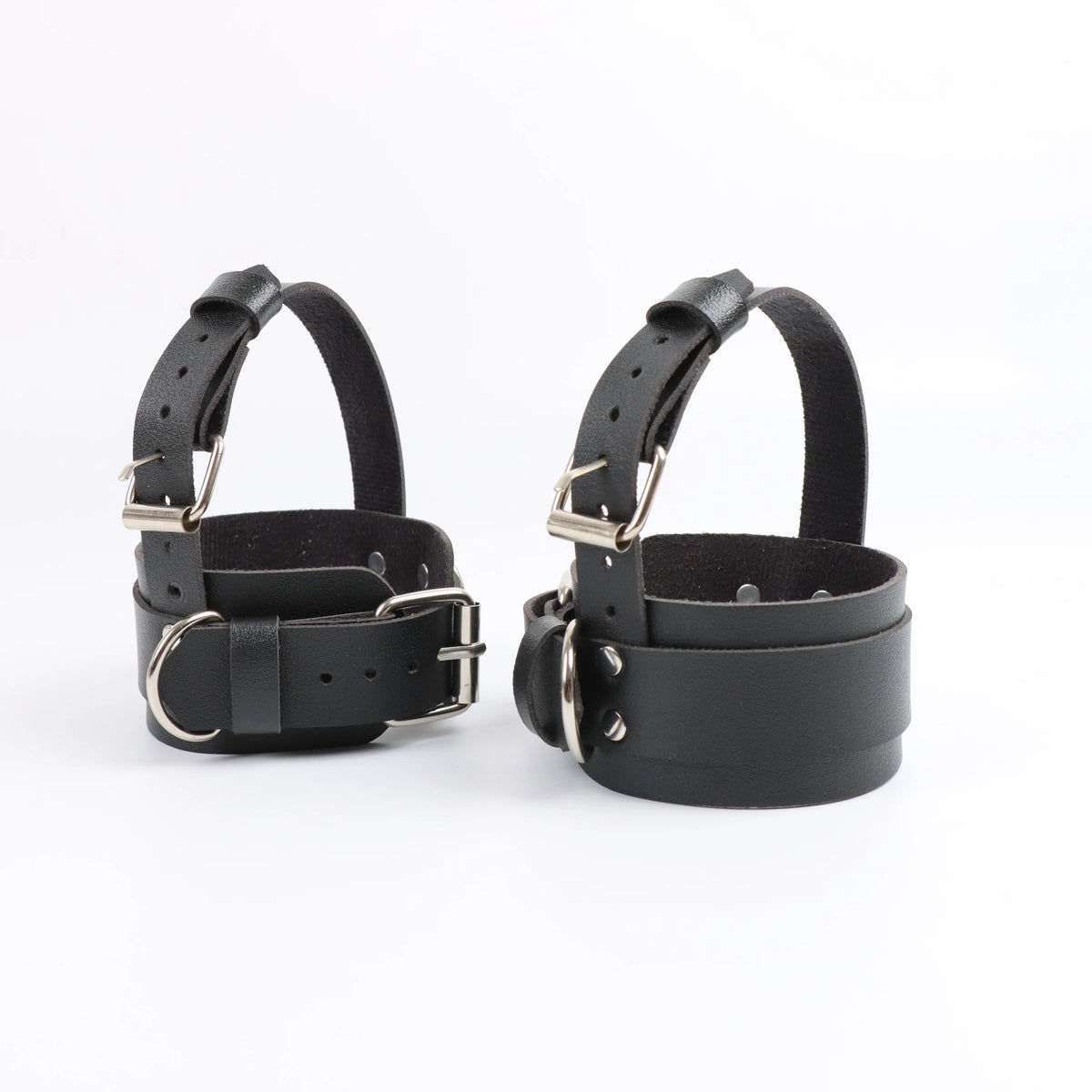 Adjustable Faux Leather Ankle Strap Belt with Soft Inner Lining Anklet Charm Chain Suitable for Comfort and Retro Modern Styles
