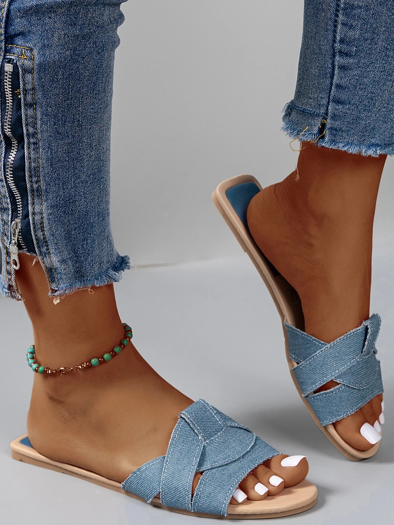Designer Woman Flat Slippers 2026 New Woven with Comfortable Women's Shoes Casual Bottom Slippers Summer Women Sandals