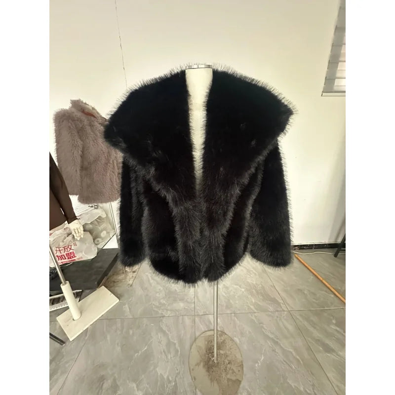 Women's Winter Fur Coat Mink Fur Large Lapel Fluffy Short Top in Large Size for Warmth And Style