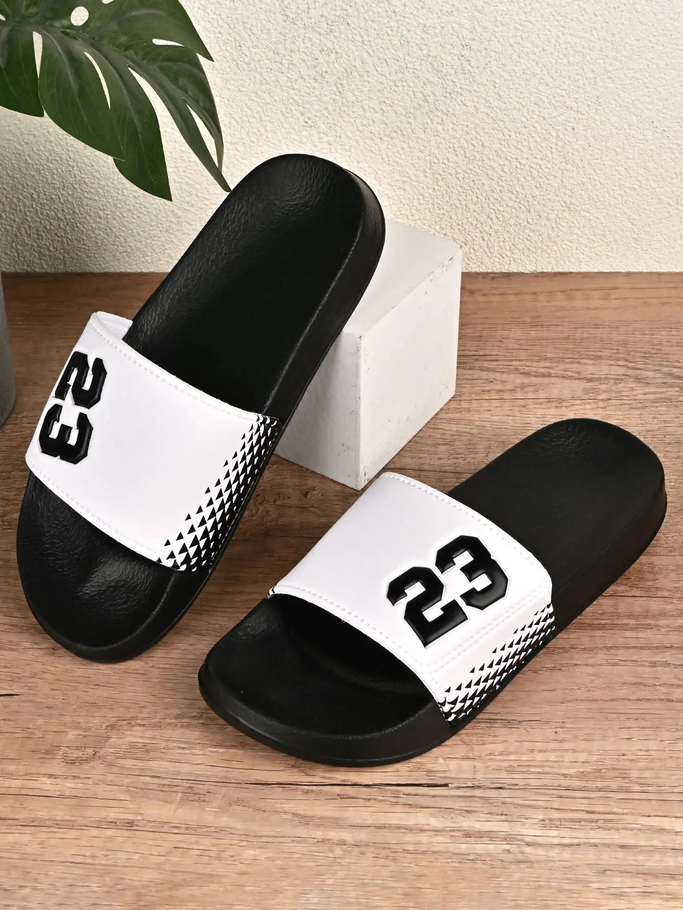 2026 Summer Sandals Women Men Fashion slippers Beach Sandals For Soft Light Slipper Anti-slip High Quality Casual Bedroom shoes