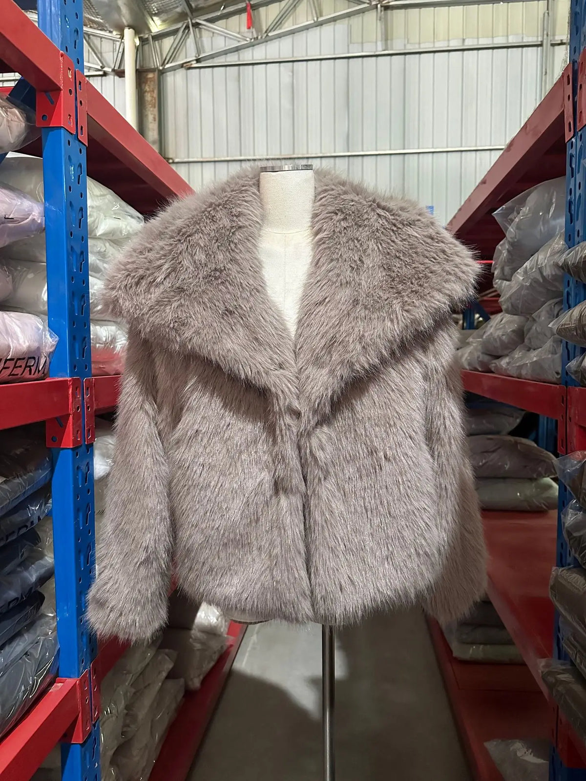 Women's Winter Fur Coat Mink Fur Large Lapel Fluffy Short Top in Large Size for Warmth And Style