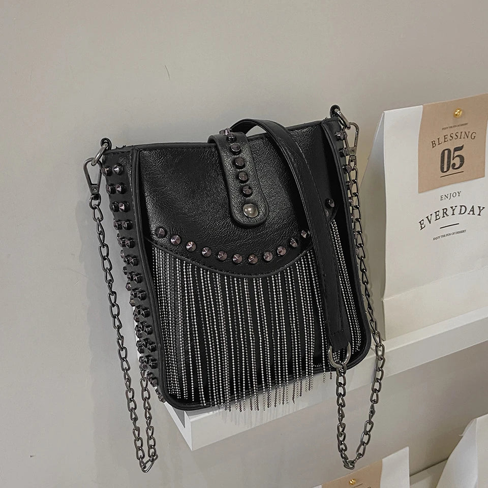 Luxury Designer Cylinder Bag Ladies Fashion Rivet Shoulder Bags Fringed Small Mobile Phone Crossbody Purse Summer Chain Borse