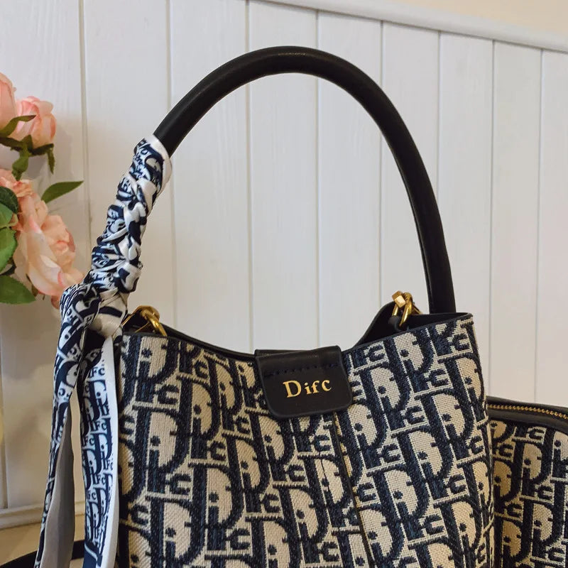 Vintage Light Luxury Bucket Bag Handbag for Women 2026 New Spring High-End Versatile Commuting Shoulder and Crossbody Bag