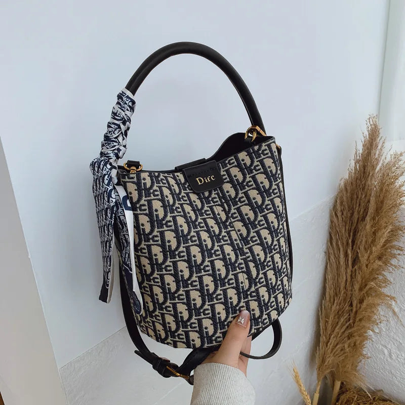 Vintage Light Luxury Bucket Bag Handbag for Women 2026 New Spring High-End Versatile Commuting Shoulder and Crossbody Bag