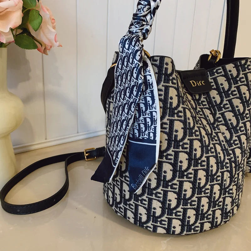 Vintage Light Luxury Bucket Bag Handbag for Women 2026 New Spring High-End Versatile Commuting Shoulder and Crossbody Bag