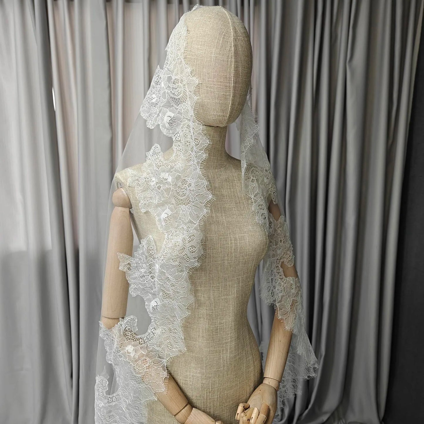 Customized Wedding Veil with Chantilly Eyelash Lace, 2m/2.5m/3m Mantilla Veil, Ivory Bridal Veil with Hidden Comb