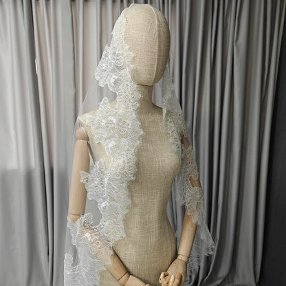 Customized Wedding Veil with Chantilly Eyelash Lace, 2m/2.5m/3m Mantilla Veil, Ivory Bridal Veil with Hidden Comb