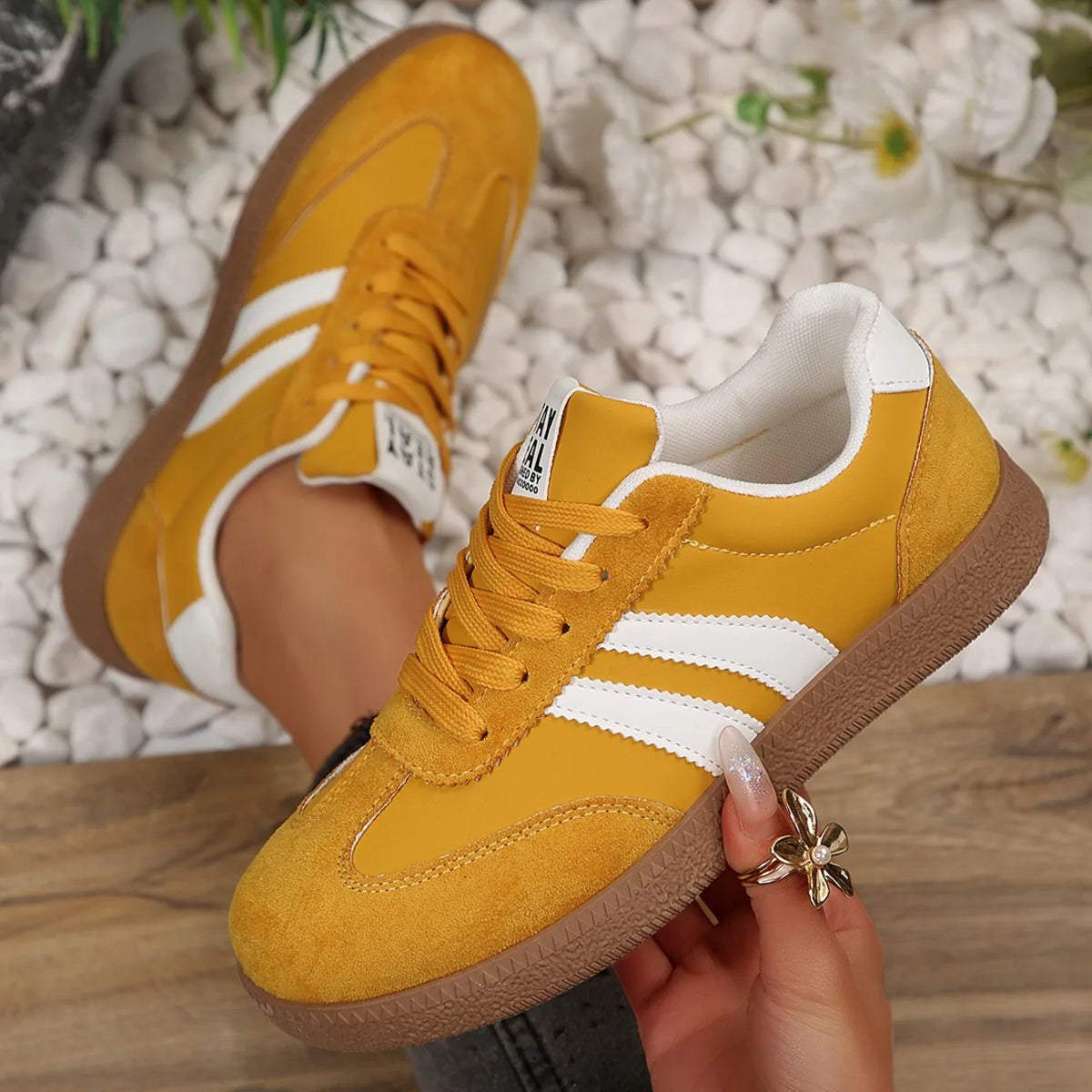 2026 New Designer Sneakers for Women Casual Patchwork Leather Sneakers Women Outdoor Casual Comfortable Ladies Shoe