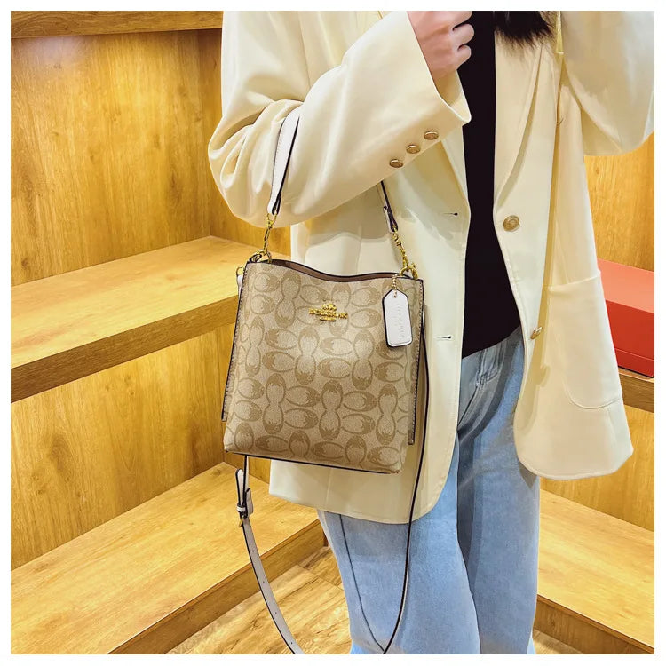 Advanced Women's Bag 2026 New Fashion Luxury Retro Large Capacity Bucket Bag Versatile Single Shoulder Crossbody Bag Trend