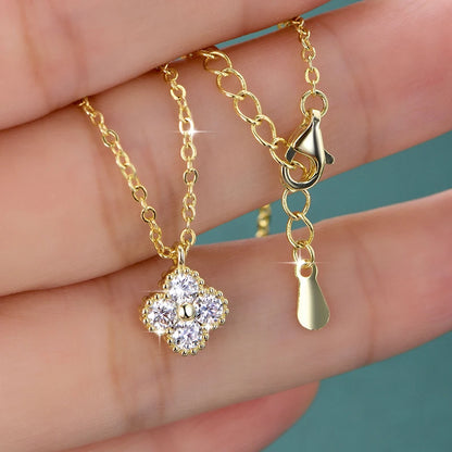 Rrjzz Lucky Clover D-Color Round Moissanite Necklace for Women Four-Leaf Flower Lab Imitation Diamond Pendant Necklace Jewelry