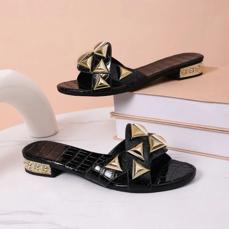 Summer Women Shoes Ladies Flip Flops Designer Outside Female Slippers Summer New Luxury Sandals Fashion Walking Open Toe Slides
