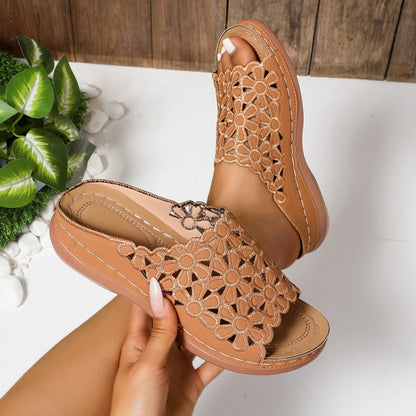 Women Slippers Elegant Floral Comfort Sandals Hollow-Cut Stylish Wedge Slippers Designer Versatile Slides Women Beach Shoes