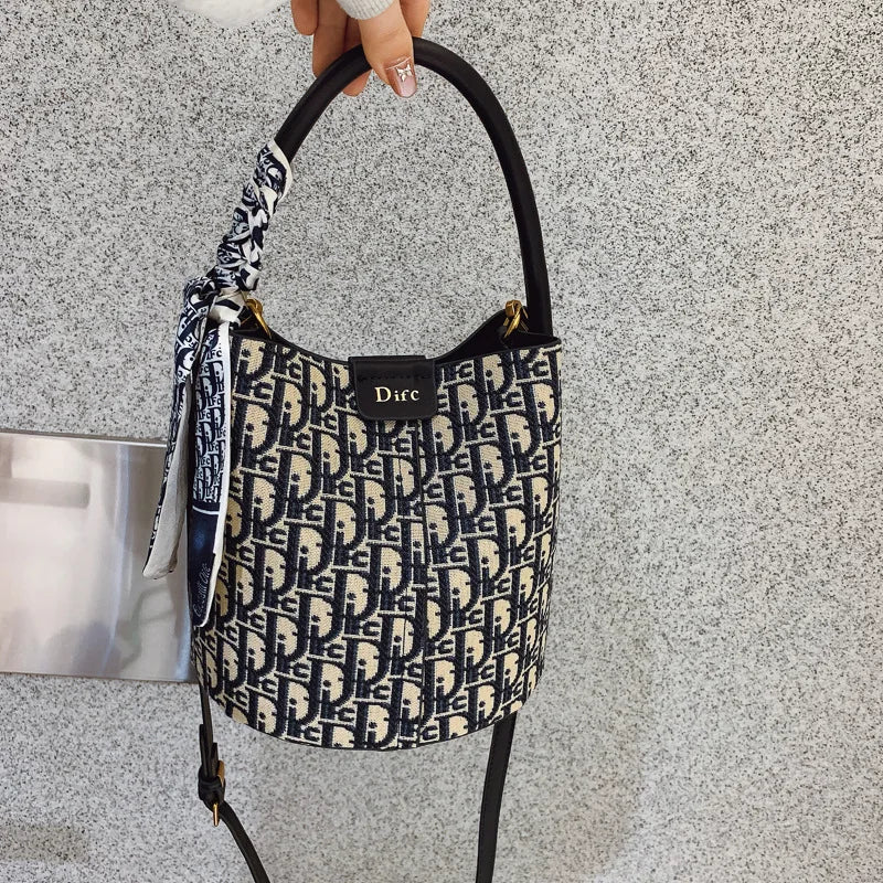 Vintage Light Luxury Bucket Bag Handbag for Women 2026 New Spring High-End Versatile Commuting Shoulder and Crossbody Bag