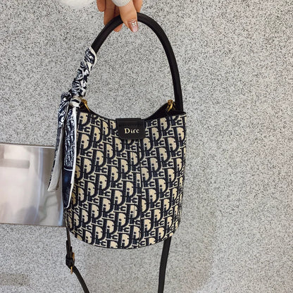 Vintage Light Luxury Bucket Bag Handbag for Women 2026 New Spring High-End Versatile Commuting Shoulder and Crossbody Bag