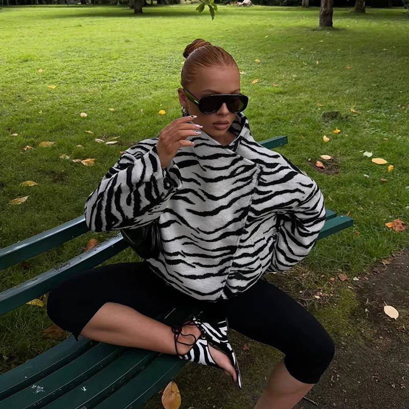 Fashion Women's Zebra Stripe Print Jacket Stand Collar Full Sleeve Loose Oversize Jackets Female 2026 Autumn Street Lady Coat