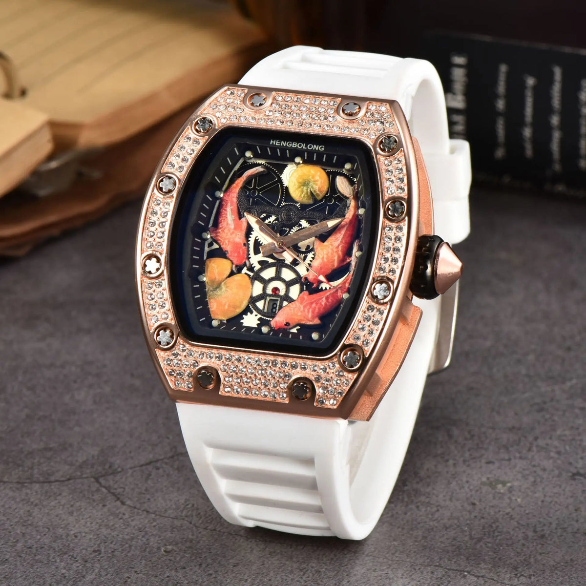 2026 New Hengbolong Diamond Quartz Watch Men's Fashion Koi Pattern with Calendar Watch